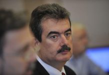 UPDATE: VIDEO: Ministrul Gerea, întâmpinat la CEH cu imnul minerilor cântat de protestatarii din curtea complexului. Circa 280 de mineri de la Livezeni s-au blocat în subteran Ministrul Gerea