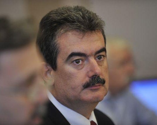 UPDATE: VIDEO: Ministrul Gerea, întâmpinat la CEH cu imnul minerilor cântat de protestatarii din curtea complexului. Circa 280 de mineri de la Livezeni s-au blocat în subteran Ministrul Gerea