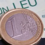 Leul a incheiat anul in forta. In decembrie, moneda nationala a inregistrat cea mai mare crestere fata de euro