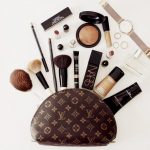 Cele 7 produse de machiaj de baza de care are nevoie orice femeie