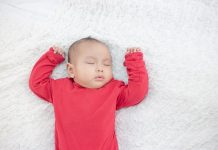 Salopetele pentru bebelusi le pot oferi celor mici confort si siguranta. Alege-le responsabil!