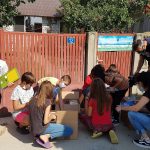 Biblioteca satului care a inceput pe strada: Cum un om isi face partea pentru educatie in Romania