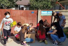 Biblioteca satului care a inceput pe strada: Cum un om isi face partea pentru educatie in Romania