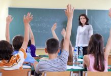 Elevii dau rezultate bune daca sunt mai putini in clasa