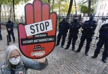 Interzicerea avortului Poloniei: Presedintele Andrzej Duda pare sa dea inapoi dupa o saptamana de proteste
