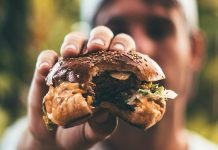 De ce este mai probabil ca femeile sa devina vegane decat barbatii?