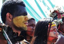 Triburile indigene ale Braziliei protesteaza impotriva proiectului de lege care ar permite exploatarea comerciala pe terenurile lor