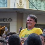Candidatul de extrema dreapta din Brazilia este injunghiat la un eveniment de campanie