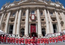 Femei preoti, preoti casatoriti si uniuni homosexuale: Biserica Germana se indreapta spre o rupere de Roma