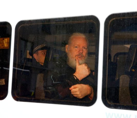 Statele Unite cer extradarea lui Assange dupa arestarea sa la Londra