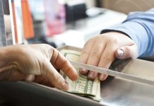 4 diferente cheie intre fondurile de pe piata monetara si conturile de economii cu randament ridicat