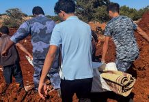 Sute de victime ale inundatiilor din Libia au fost ingropate in gropi comune