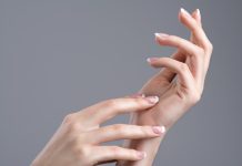 La ce se folosește un top coat pentru unghii?