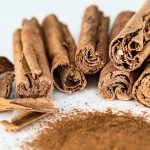 8 motive de sanatate pentru a adauga mai multa scortisoara la mese