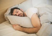 Cum sa adormi din nou dupa ce te-ai trezit in mijlocul noptii? Afla acum
