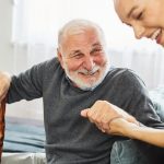 Cum pot fi sprijinite persoanele în vârstă pentru o viață activă și sănătoasă