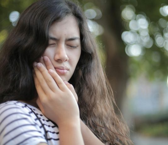 Tratament stomatită recurentă: de ce problema nu este doar leziunea, ci dezechilibrul din spate