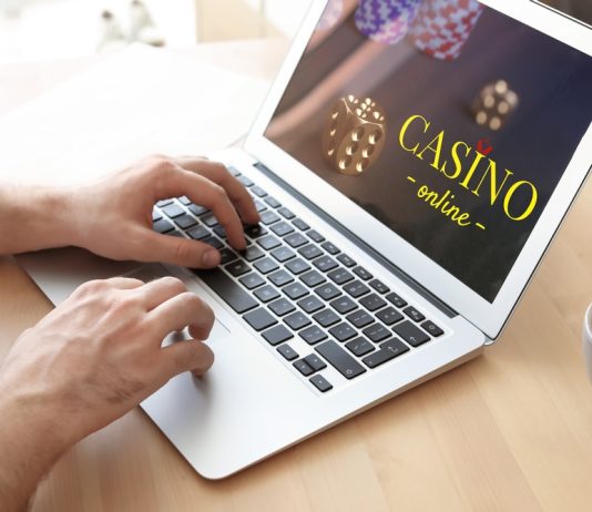 Casino live vs casino clasic online: diferențe de experiență
